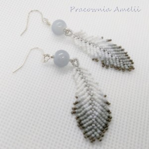 piórka szare kolczyki plecione