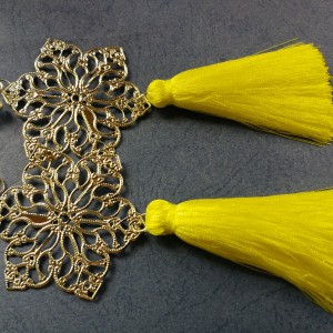 klipsy srebrno żółte kanarkowe chwosty handmade