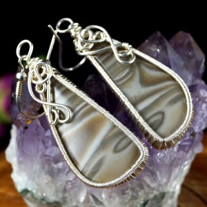 Krzemień pasiaty, Srebrne kolczyki z krzemieniem, ręcznie wykonane, prezent dla niej, prezent dla mamy prezent urodzinowy biżuteria autorska