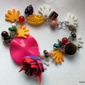 kolorowa bransoletka bardzo optymistyczna