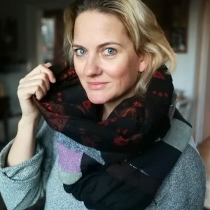 komin zimowy jesienny ciepły szyty z kawałków materiałów