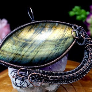 Labradoryt, Miedziany wisior z labradorytem ręcznie wykonany, prezent dla niej, prezent dla mamy prezent urodzinowy niepowtarzalna biżuteria