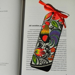Zakładka do książki z drewna, wzór z kogutem, ludowa wycinanka