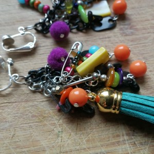 klipsy zwariowane chwosty koraliki agrafki