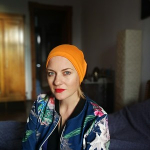 czapka pomarańczowo- czarna wiosenna