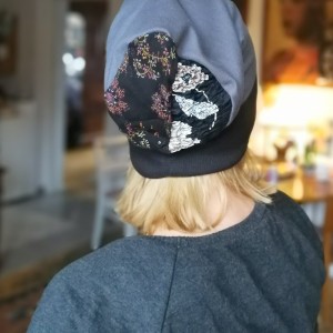czapka wiosenna damska handmade szaro czarna ze wzorem