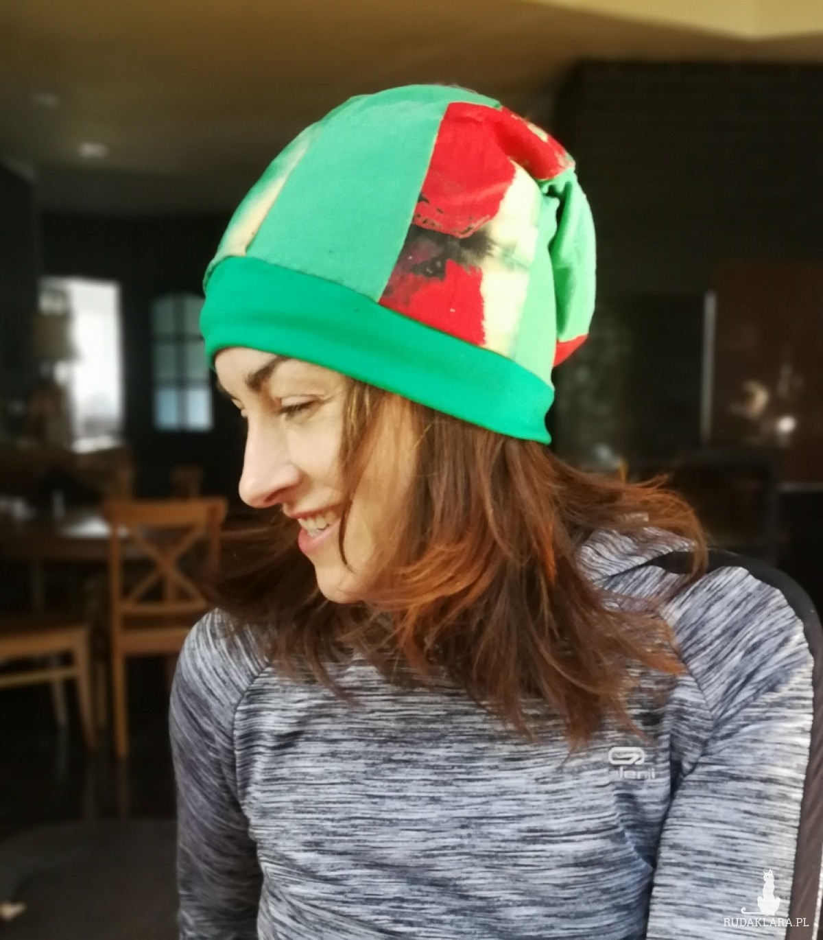 czapka smerfetka długa damska uniwersalna patchworkowa wykończona zielonym ściagaczem