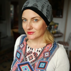 czapka damska szara wiosenna z patchworkową góra