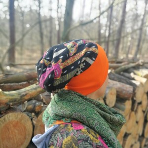 czapka damska wiosenna uniwersalna kolorowa wzorzysta