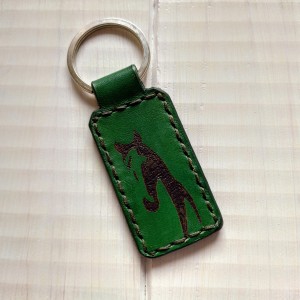 Skórzany brelok w kolorze zielonym