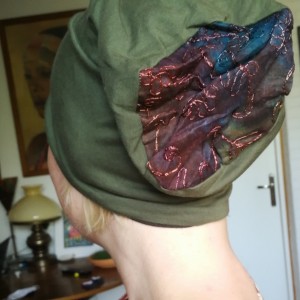 czapka damska ciemna zieleń z ćwiekami wiosenna