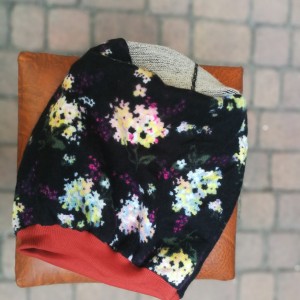 czapka damska w kwiaty na podszewce