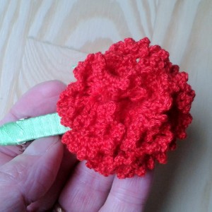 Spinka "Kwiaty we włosach"- czerwony goździk