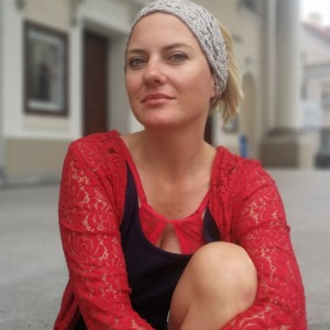 opaska koronkowa materiałowa z tyłu na gumkę