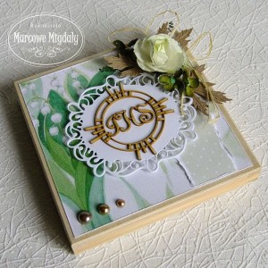 Drewniana kartka pamiątka z okazji Pierwszek Komunii Świętej