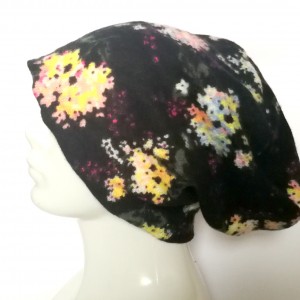 czapka damska czarna w kwiaty