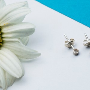 Delikatne kolczyki srebrne rureczki