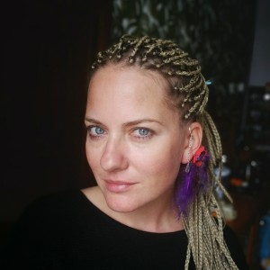 nausznica kwiaty i pióra