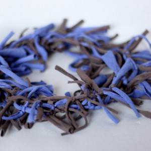 naszyjnik handmade dzianinowy wije sie wokół głowy X1