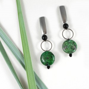 Kolczyki geometryczne z zielonym zoisytem
