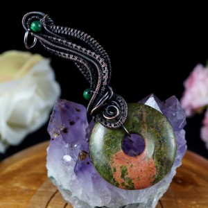 Unakit, Miedziany wisior z unakitem i malachitem, ręcznie wykonany, prezent dla niej prezent dla mamy prezent urodzinowy biżuteria autorska