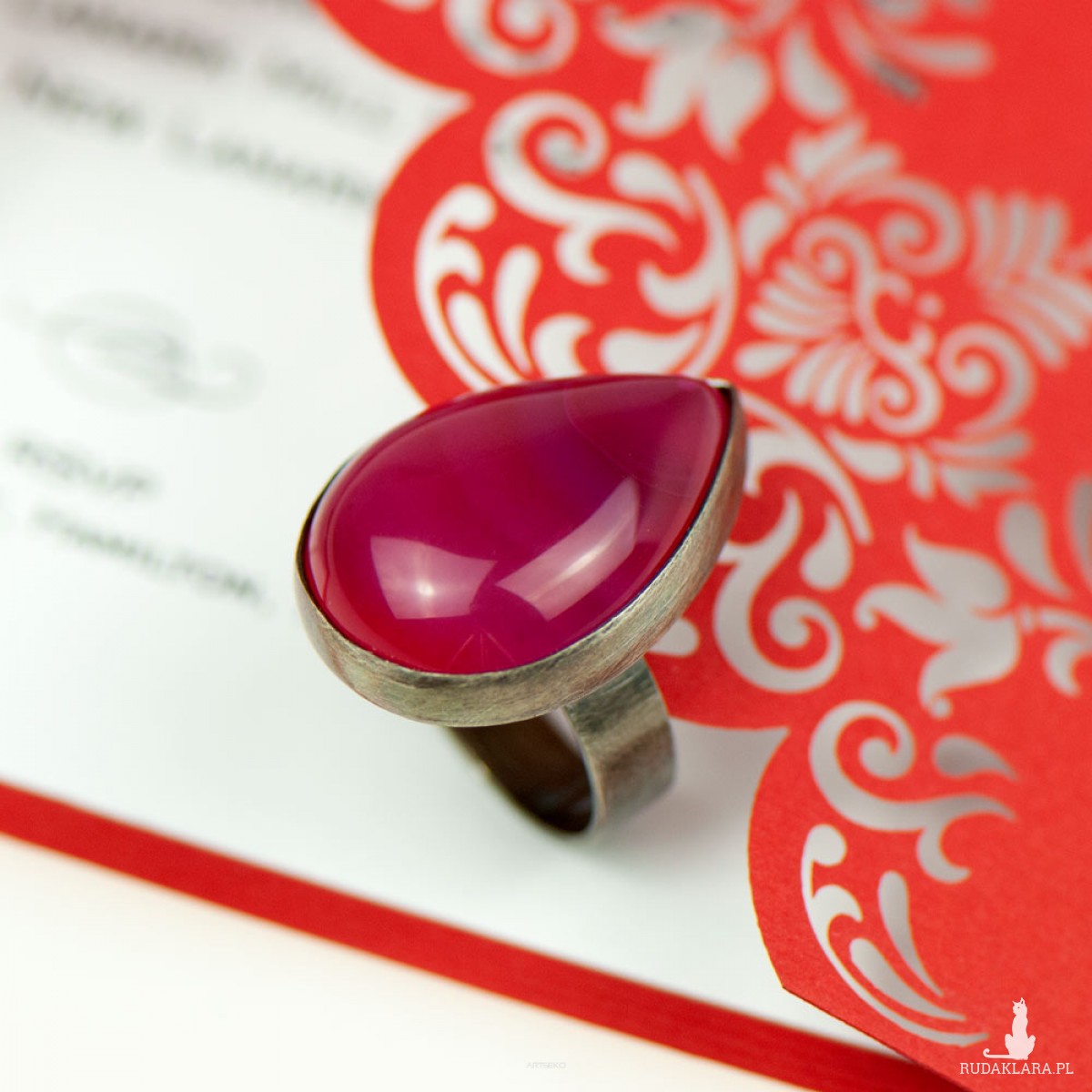Srebrny pierścień z różowym agatem Carmen a846