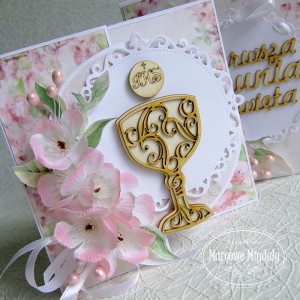 Różowa kartka w pudełku z okazji Komunii Świętej