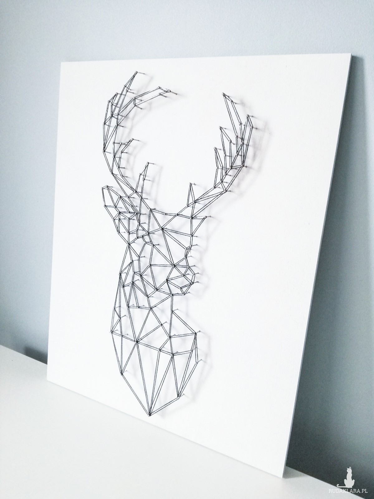 Dekoracja ścienna geometryczny jeleń string art biały