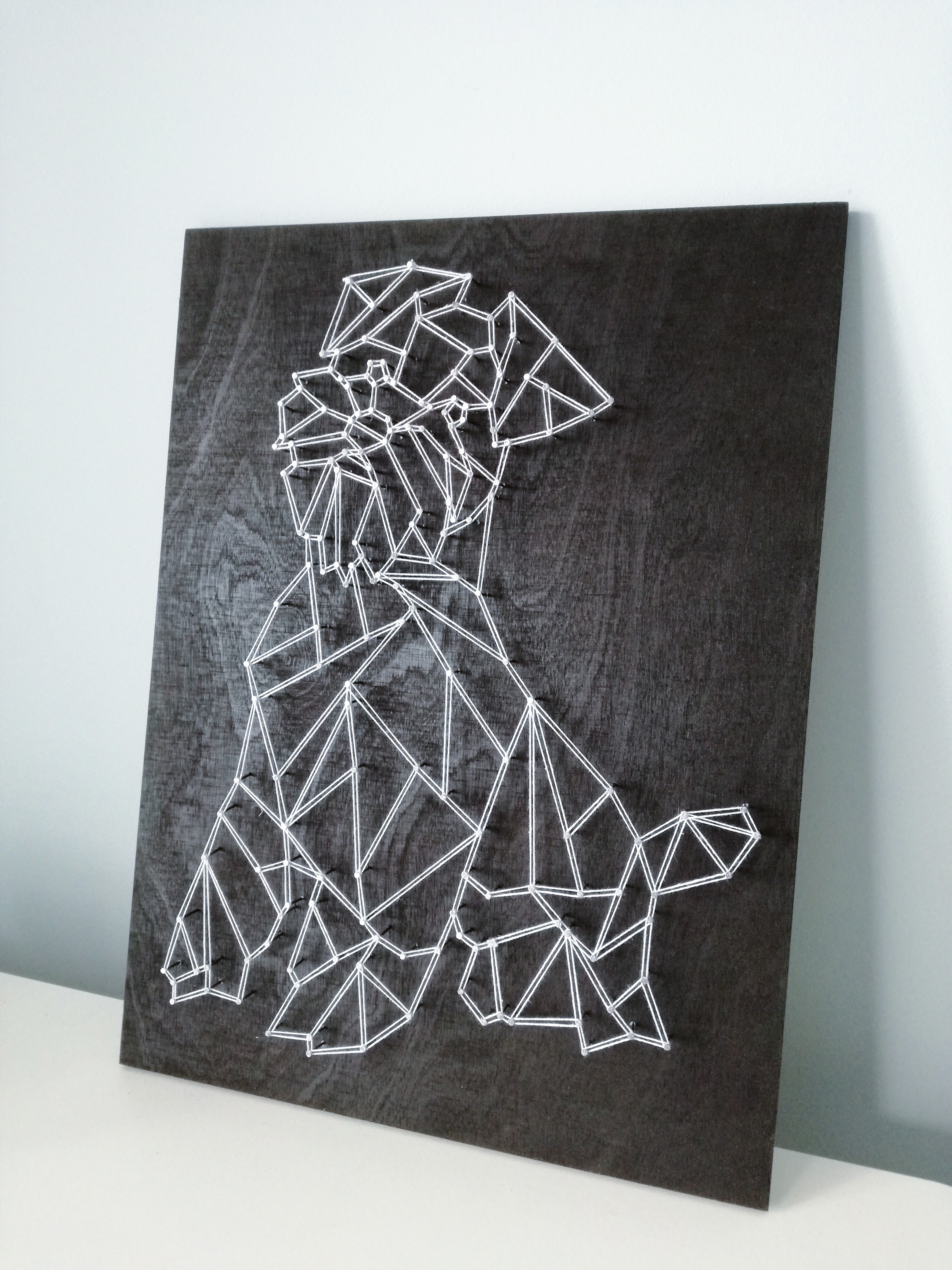 Obraz geometryczny pies string art