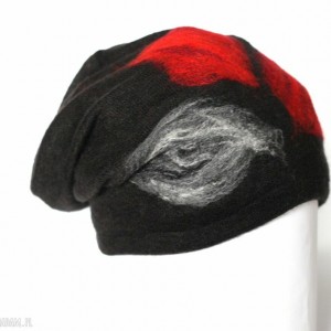 czapka handmade wełniana z kwiatem-czesanką filcowane czapki wełniane