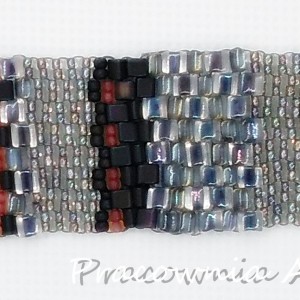 kolorowe paski szarości z małym akcentem beading