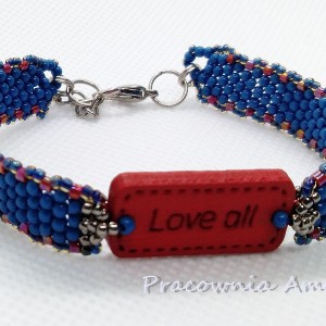 pozytywnie drewno ze szkłem niebiesko-czerwona  beading