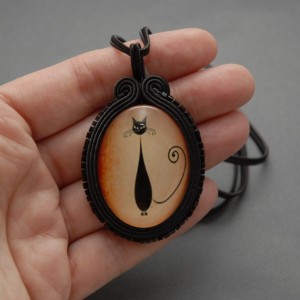 wisiorek sutasz - kot