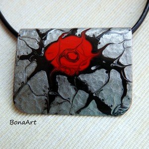 Zawieszka "Tajemnicza czerwień"