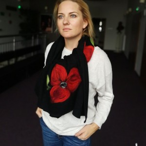 Czarny szal damski zimowy z wełną merynosów handmade