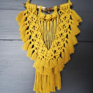 Makrama w kolorze musztardowym, boho