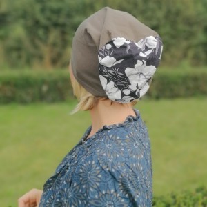 czapka damska szaro/zielona góra  kwiatowa, smerfetka