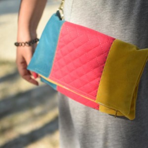 Pikowana składana torebka na łańcuszku