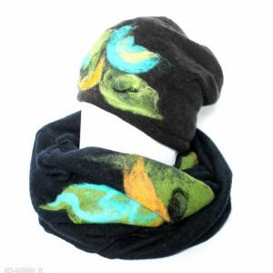 czarny wełniany komplet w kwiaty idealny na zimę filcowany wełną