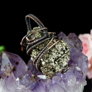 Piryt, miedziany wisior z surową bryłką pirytu, prezent dla niej, prezent dla dziewczyny, prezent dla niego, biżuteria ręcznie robiona