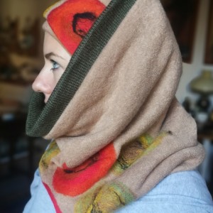 brązowy wełniany komplet w kwiaty idealny na zimę filcowany wełną