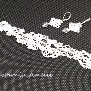 ślubna koronka z kryształkami