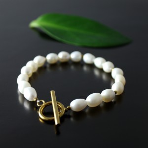 Złota bransoletka z pereł naturalnych