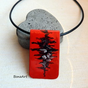 Zawieszka "Tajemnicza czerwień"