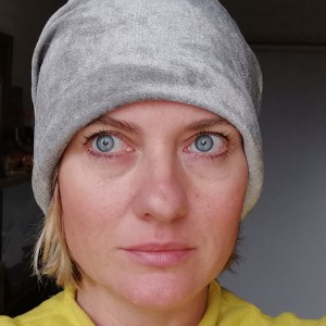 czapka codzienna szara z odcieniem srebra smerfetka