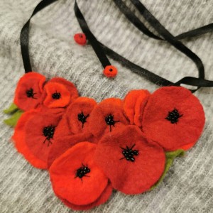 Naszyjnik z filcu
