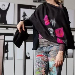 czarny wełniany komplet w kwiaty idealny na zimę filcowany wełną