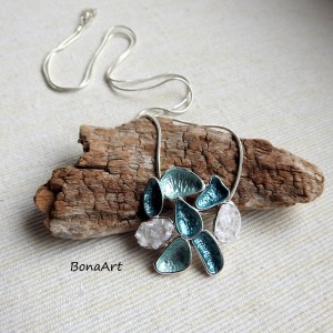 Naszyjnik z zawieszką "Morska zieleń"