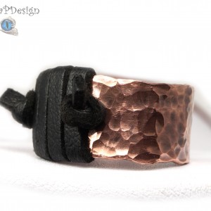 Miedziany pierścionek ze skórzanym czarnym rzemieniem, ręcznie wykonany, prezent dla niej prezent dla niego, prezent biżuteria autorska