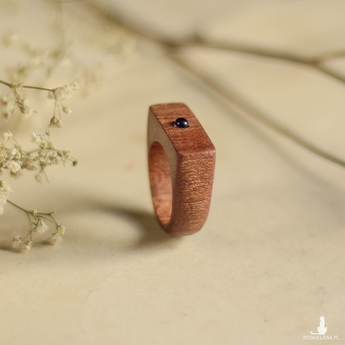 Drewniany pierścionek z ametystem